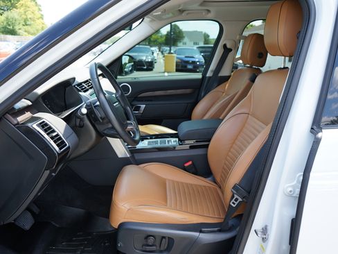 Used 2020 Land Rover Discovery HSE image 12