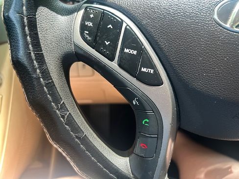 Used 2013 Hyundai Elantra Sedan FWD image 9