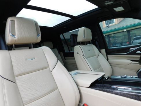 Used 2021 Cadillac Escalade ESV Premium Luxury image 28