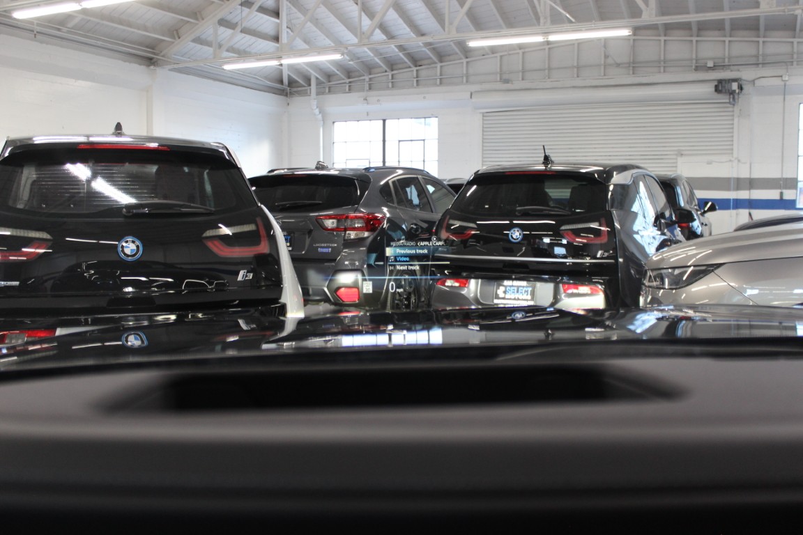 Used 2024 BMW i7 xDrive60 AWD/4WD image 40