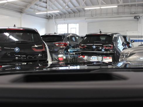 Used 2024 BMW i7 xDrive60 AWD/4WD image 40