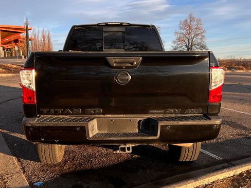 Used 2018 Nissan Titan XD SV image 6