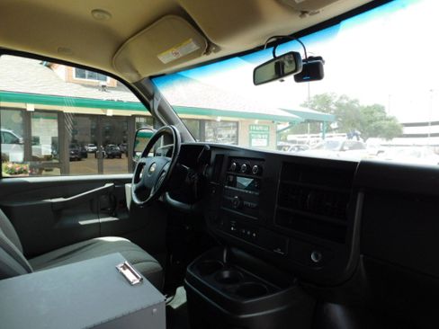 Used 2022 Chevrolet Express 2500 image 16