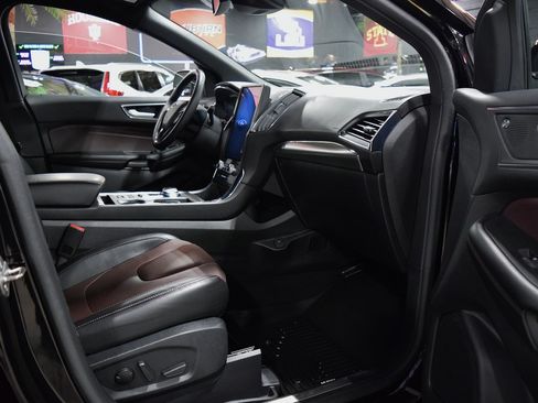 Used 2021 Ford Edge Titanium image 20