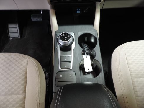 Used 2022 Ford Escape SE image 34