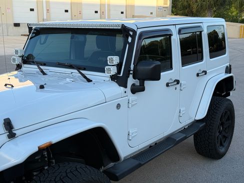Used 2015 Jeep Wrangler 4WD Unlimited Sahara image 25
