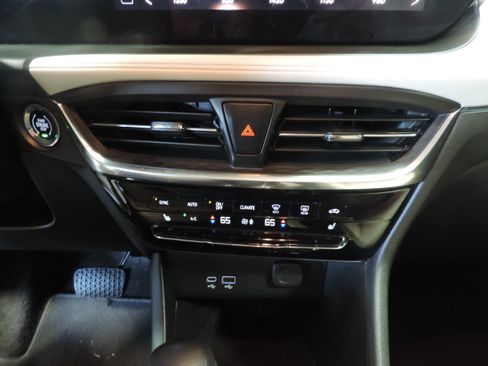 Used 2024 Buick Encore GX Avenir image 33