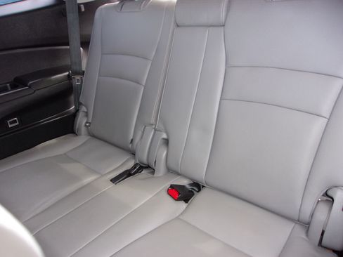 Used 2017 Honda Pilot AWD EX-L image 9