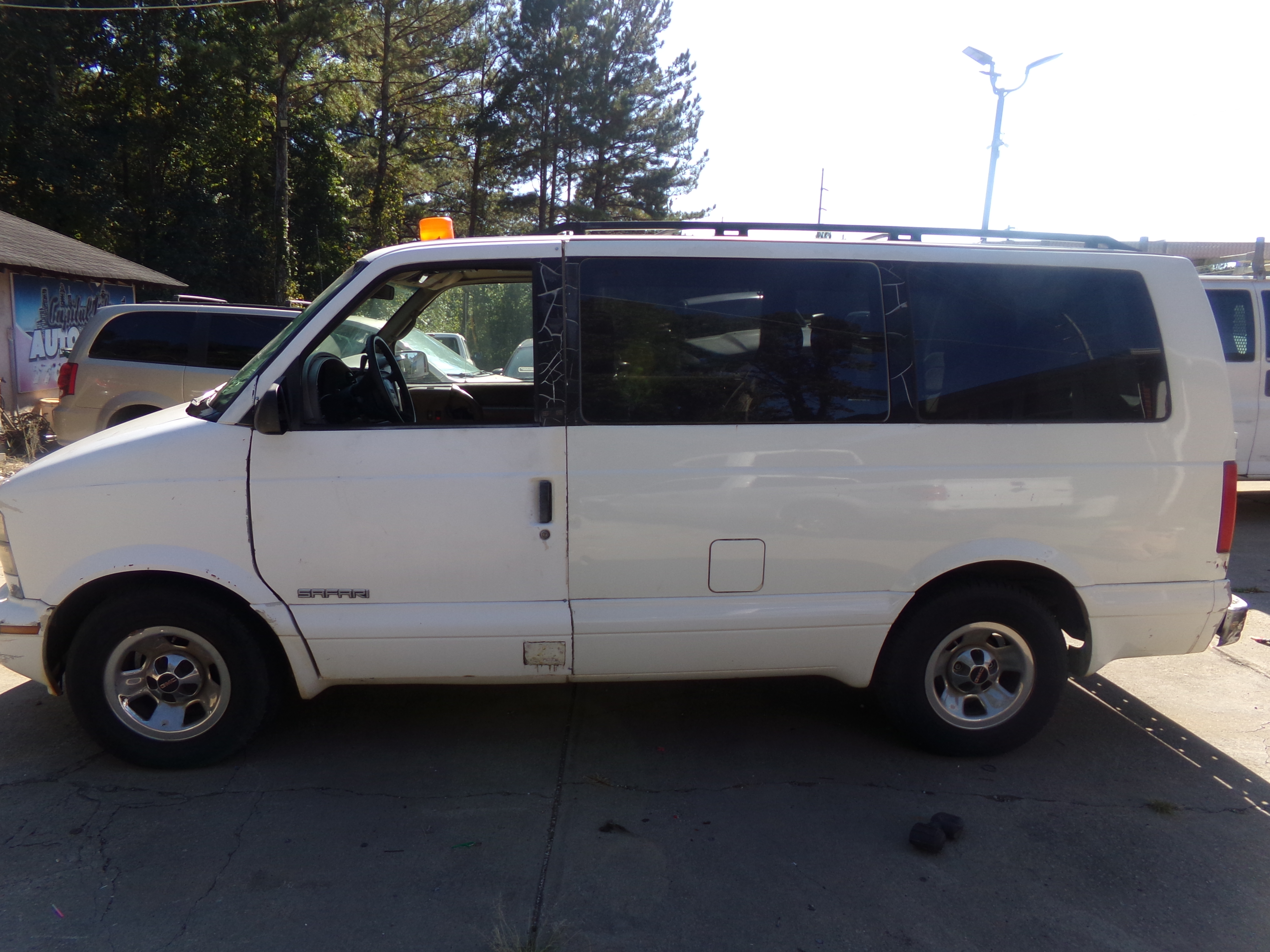 Used 1999 GMC Safari Passenger RWD image 2