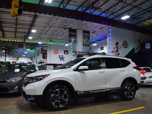 Used 2018 Honda CR-V Touring image 3