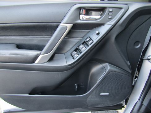 Used 2017 Subaru Forester 2.5i Touring image 17