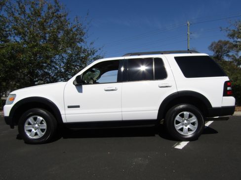Used 2007 Ford Explorer XLT image 1