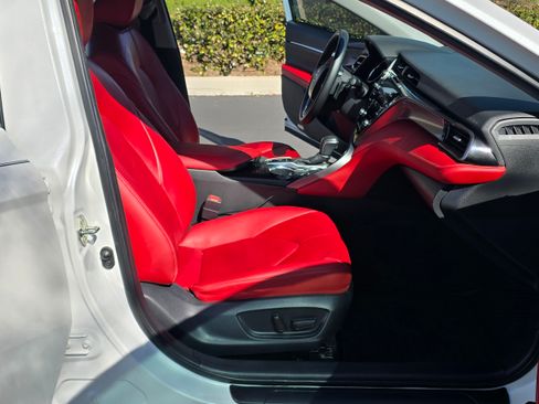 Used 2019 Toyota Camry XSE image 19