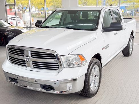 Used 2018 RAM 1500 SLT image 3