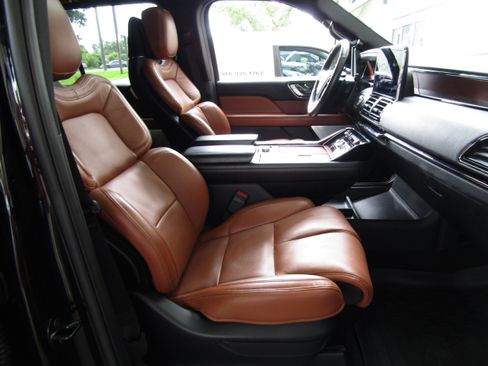 Used 2020 Lincoln Navigator 2WD Reserve image 14