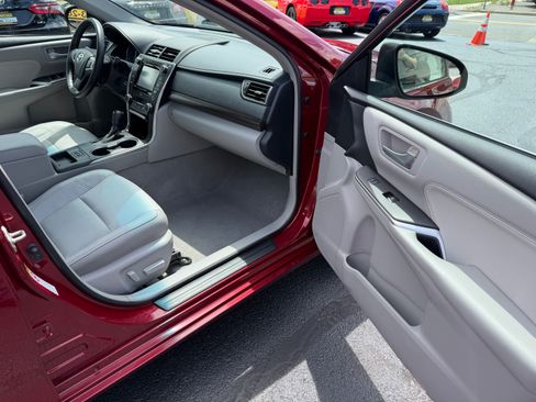 Used 2015 Toyota Camry XLE FWD image 18
