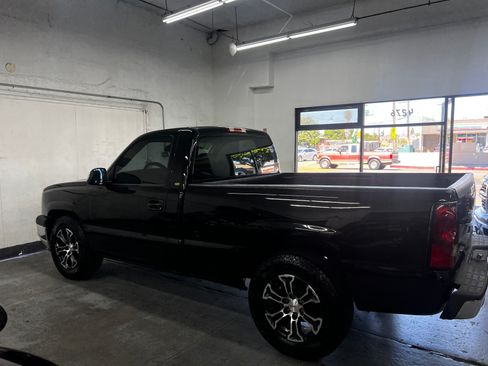 Used 2004 Chevrolet Silverado 1500 Classic W/T image 9