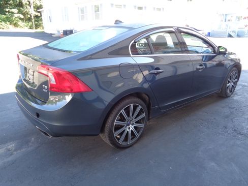 Used 2015 Volvo S60 T5 image 2