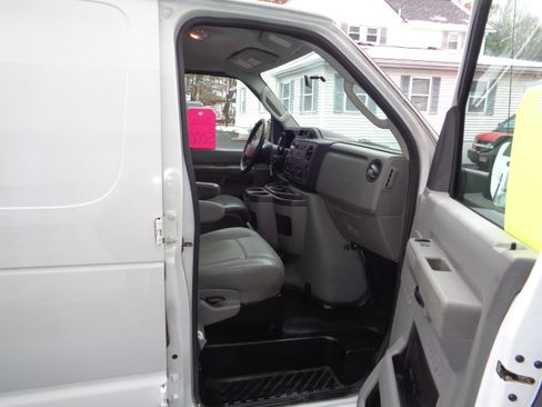 Used 2013 Ford E-150 and Econoline 150 image 6