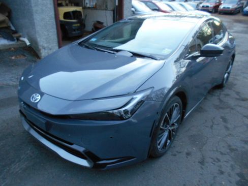 Used 2024 Toyota Prius XLE image 1