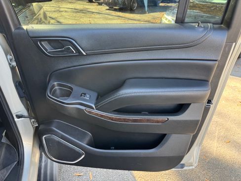Used 2016 Chevrolet Suburban LT image 19