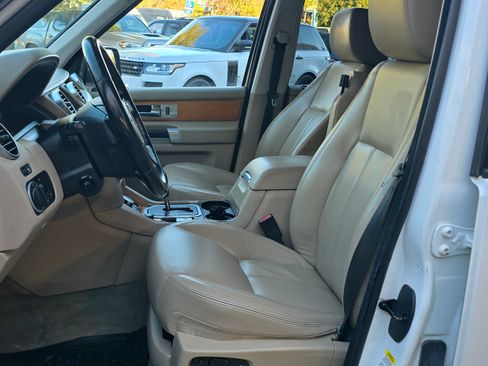 Used 2011 Land Rover LR4 HSE LUX image 21