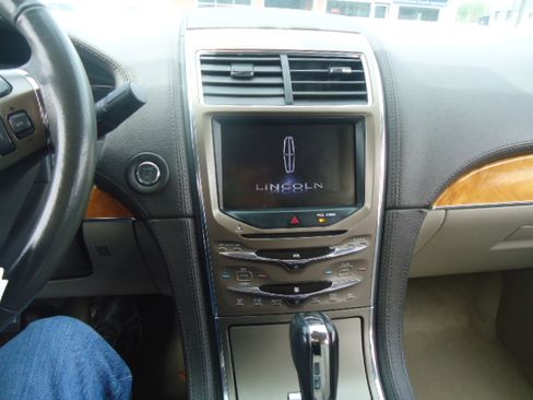 Used 2013 Lincoln MKX AWD image 15