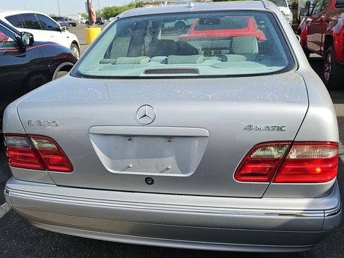 Used 2002 Mercedes-Benz E 320 image 2