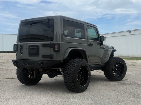Used 2016 Jeep Wrangler 75th Anniversary AWD/4WD image 2