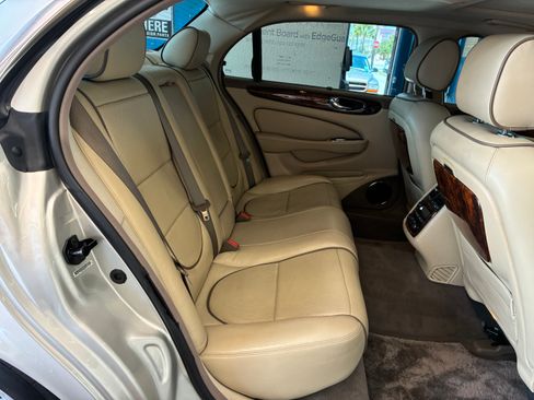 Used 2009 Jaguar XJ Vanden Plas RWD image 34
