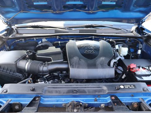 Used 2018 Toyota Tacoma TRD Sport image 36