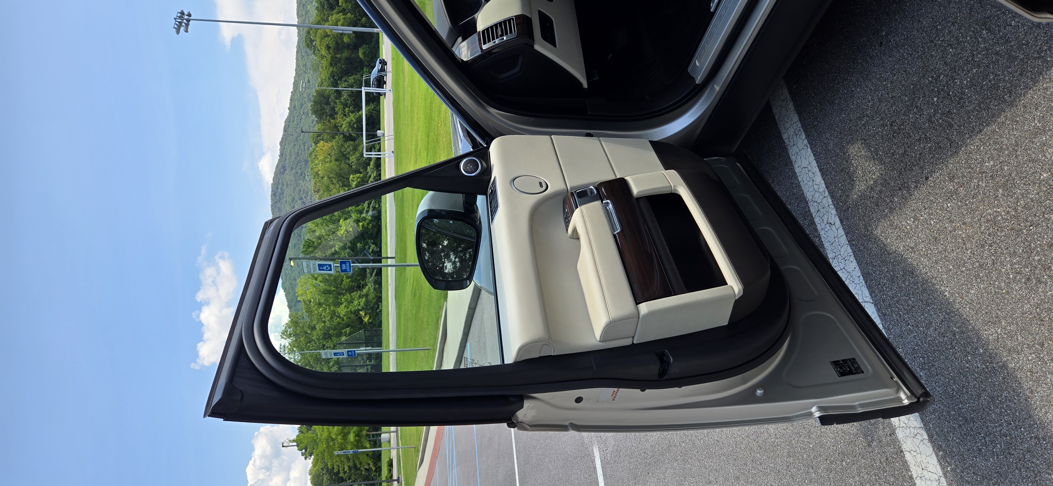 Used 2017 Land Rover Range Rover HSE AWD/4WD image 17