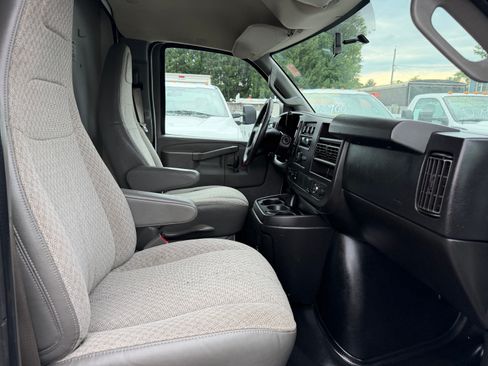 Used 2017 Chevrolet Express 3500 RWD image 16