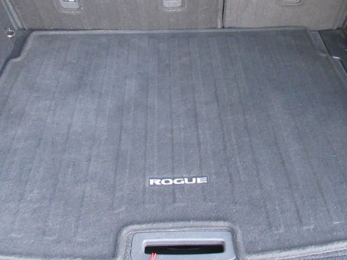 Used 2021 Nissan Rogue SV image 21