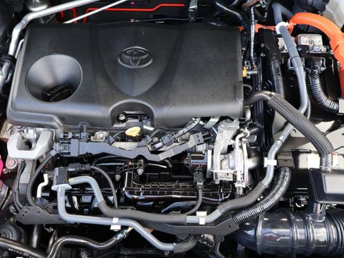 Used 2021 Toyota RAV4 LE image 26