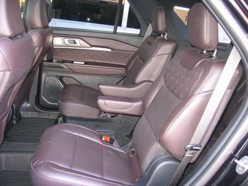 Used 2025 Ford Explorer 4WD Platinum image 7
