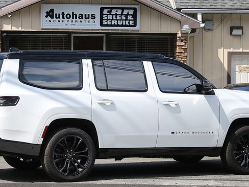 Used 2023 Jeep Grand Wagoneer Series II image 3