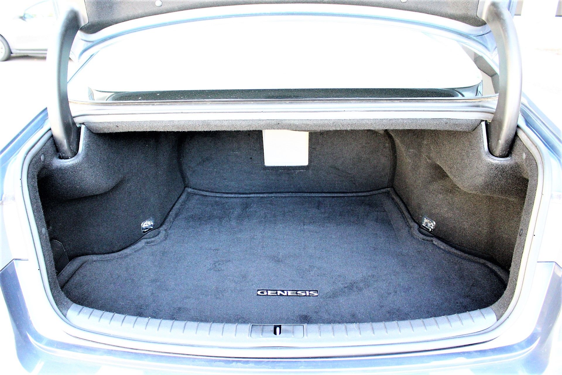Used 2015 Hyundai Genesis 3.8 2 wheel drive image 12