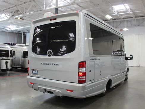 Used 2017 Mercedes-Benz Sprinter 3500 image 5