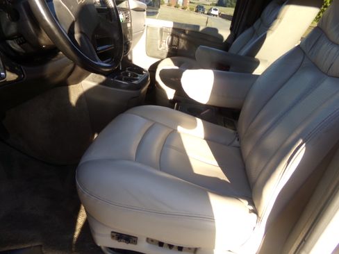 Used 2005 Chevrolet Express 1500 AWD Passenger image 15