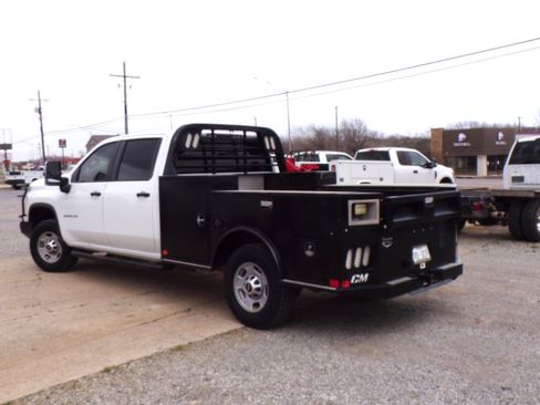 Used 2022 Chevrolet Silverado 2500 LT image 2