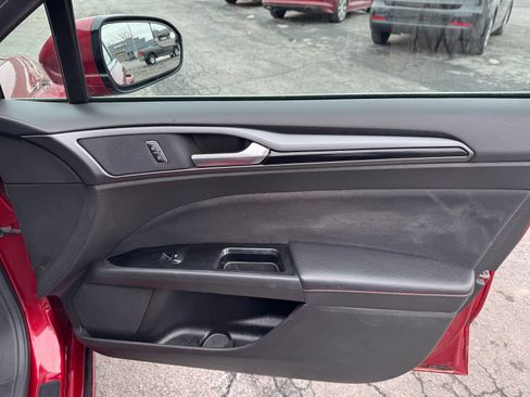Used 2016 Ford Fusion SE image 14