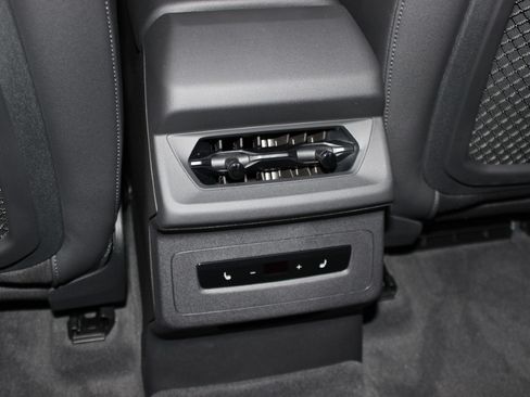 Used 2025 Audi A6 e-tron Premium image 35