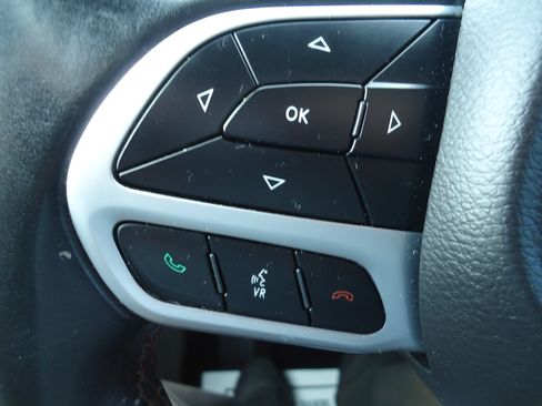 Used 2018 Chrysler Pacifica Touring-L FWD image 17