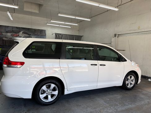 Used 2011 Toyota Sienna UNAVAIL FWD image 7