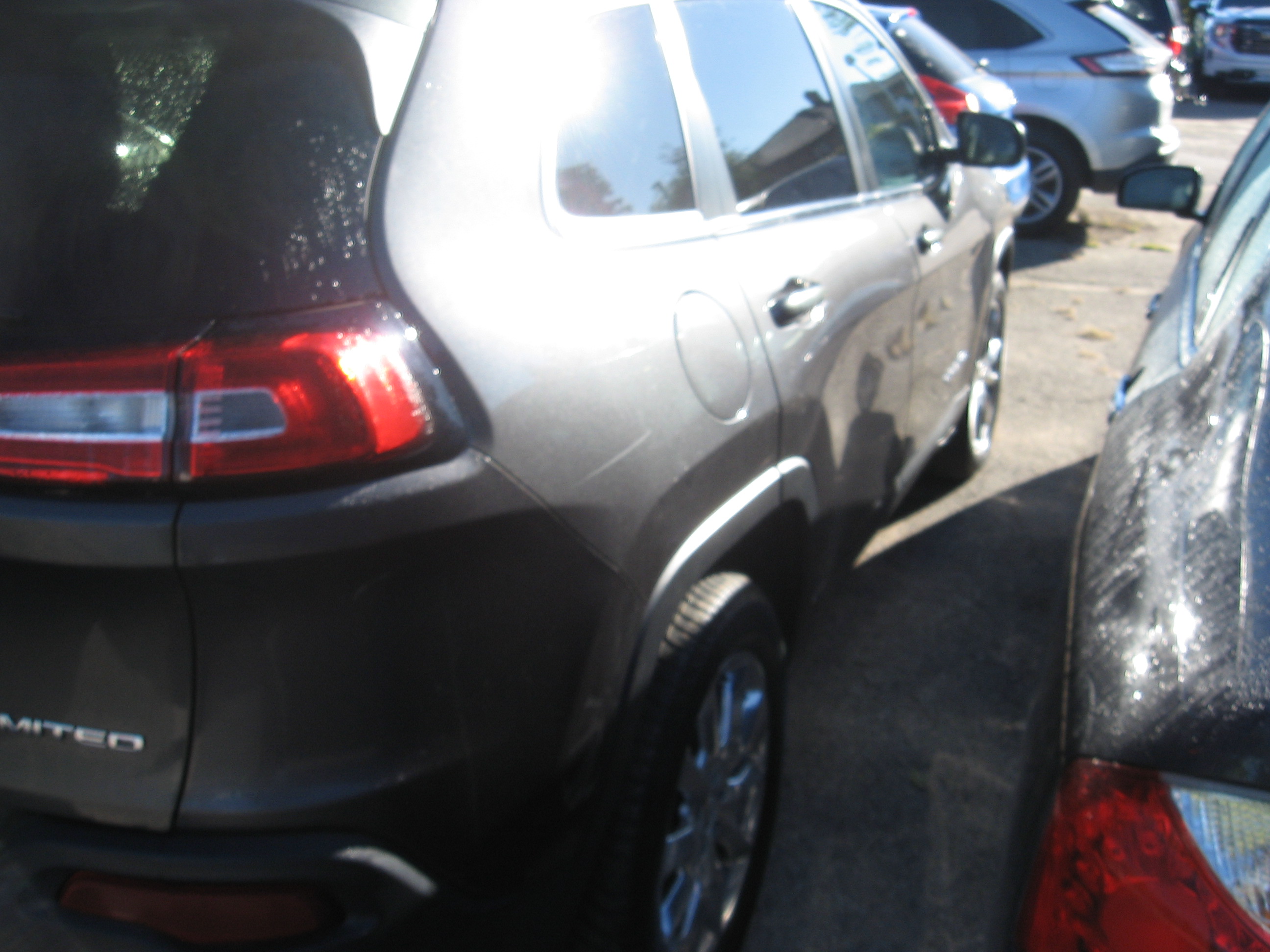 Used 2016 Jeep Cherokee 4WD Limited image 4