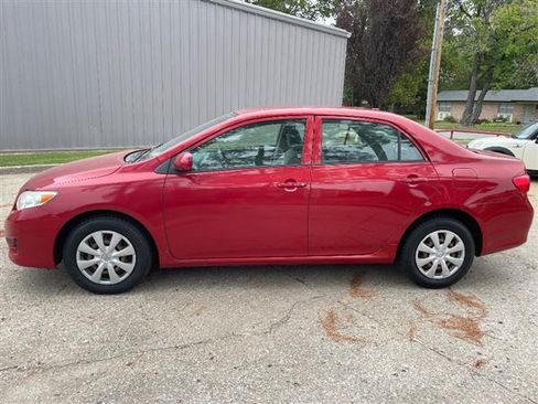 Used 2010 Toyota Corolla LE image 2