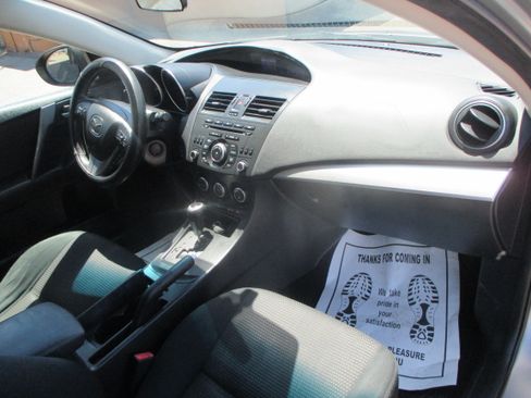 Used 2013 MAZDA MAZDA3 i Touring Hatchback FWD image 8