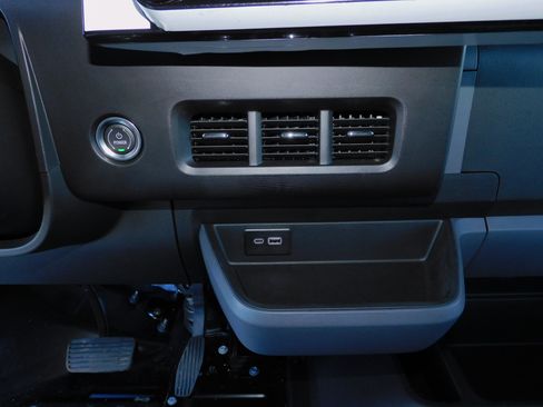 New 2025 Chevrolet Brightdrop 400 image 17