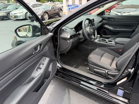 Used 2024 Nissan Altima 2.5 S FWD image 2